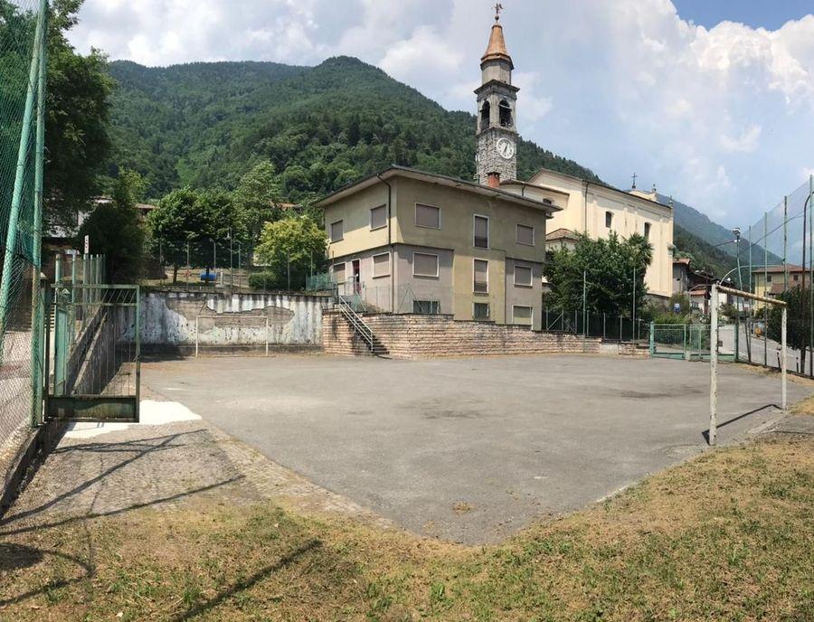 Il fondo “ex caseificio di Darzo” al campo da calcio parrocchiale ...