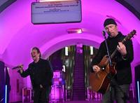 Bono (Paul David Hewson), Irish singer-songwriter, activist, and the lead vocalist of the rock band U2, and guitarist David Howell Evans (R) aka 'The Edge', perform at subway station which is bomb shelter, in the center of Ukrainian capital of Kyiv on May 8, 2022. (Photo by Sergei SUPINSKY / AFP)