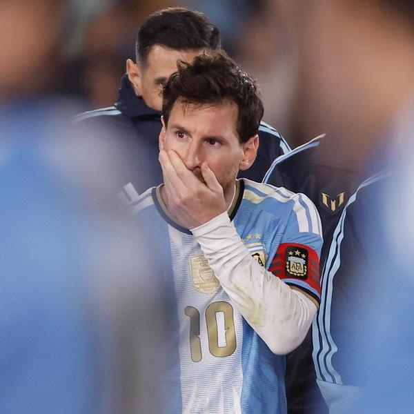 Calcio, Messi gioca l'ultima partita con l'Argentina: 'Orgoglioso di questi 20 anni'