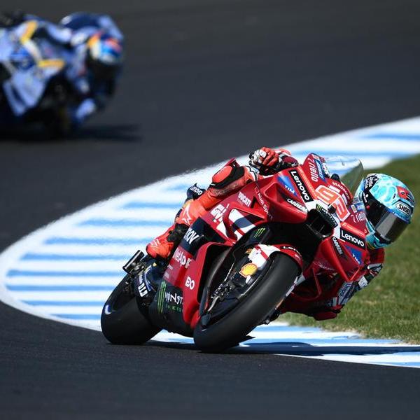 Moto Gp Australia, Marc Marquez cade ma conquista la pole
