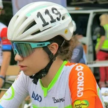 «Chiudi gli occhi per tre secondi», l’appello del fratello di Adele, morta a 14 anni in bici